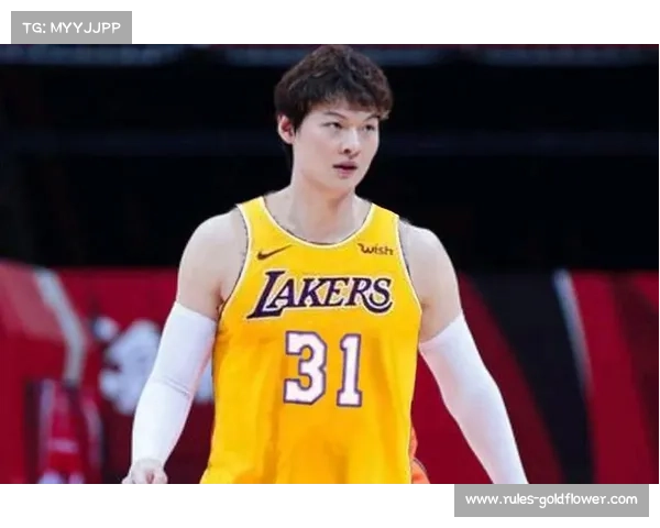 王哲林关键时刻强势抢篮板助力上海男篮稳固内线防守彰显核心作用